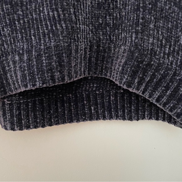 GAP Navy Blue Super Soft Chenile Long Sleeved Sweater - Picture 11 of 16